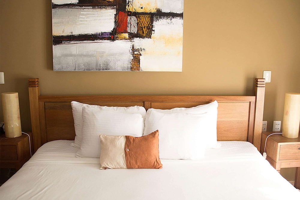 Room, 1 King Bed, Non Smoking - Photo 3