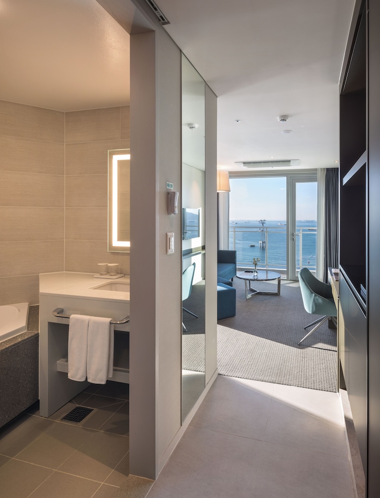 Junior Suite, Ocean View Terrace - Photo 3