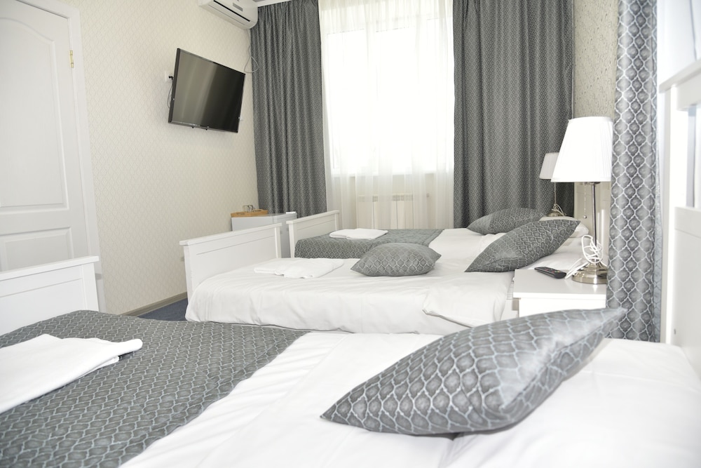 Standard Triple Room, 3 Twin Beds, Non Smoking photo 2