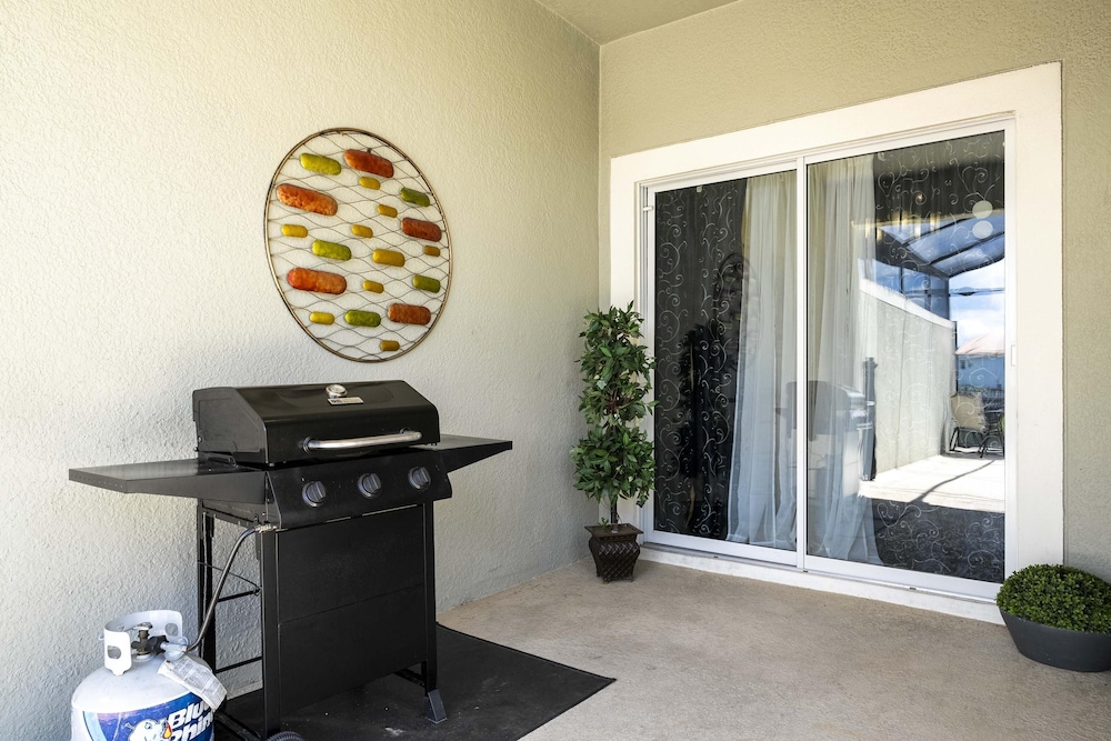 Beautiful 4BR 3BA Home w Pool at Storey Lake, Foto 24