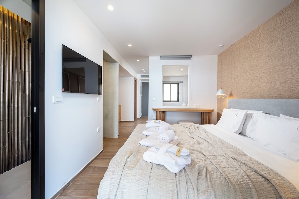 Elegant Suite - Photo 3