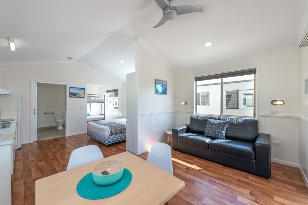 Open Plan Easy Access Cabin photo 1