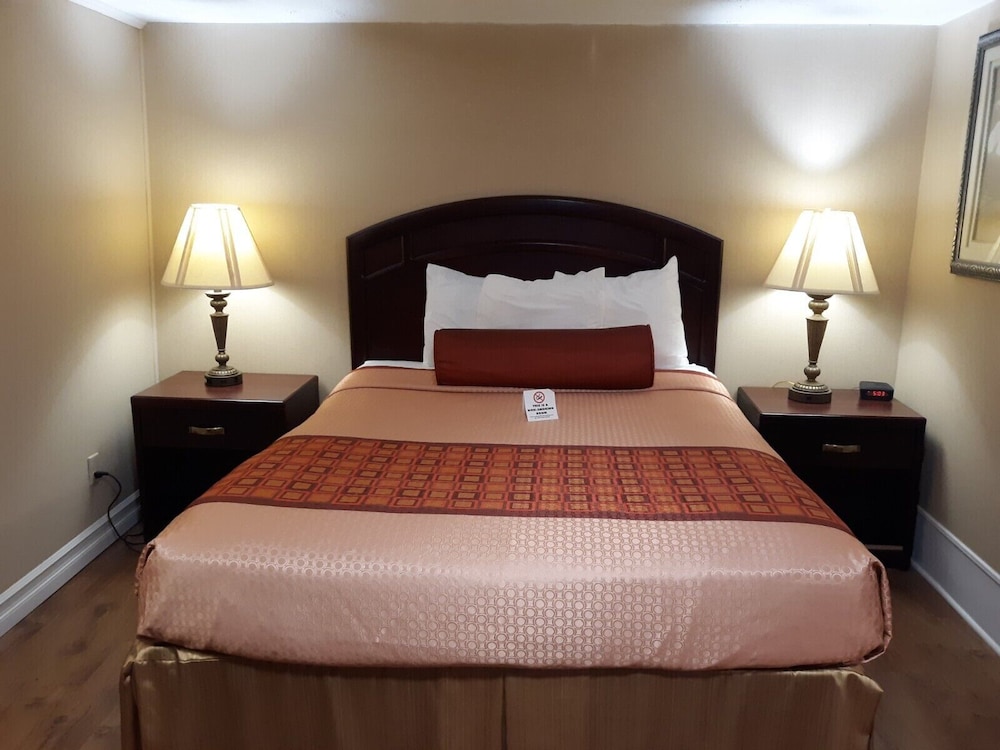 Standard Room, 1 Queen Bed, Non Smoking photo 1