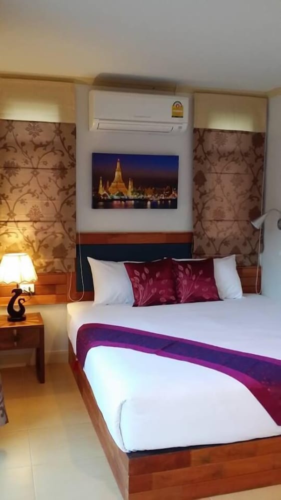 Deluxe Double Room with Balcony photo 2