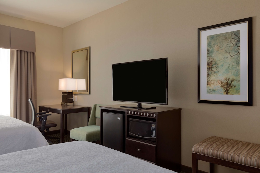Room, 2 Queen Beds, Refrigerator & Microwave