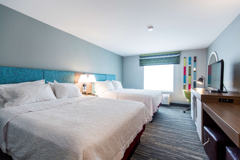 Room, 2 Queen Beds, Non Smoking, Refrigerator & Microwave photo 1