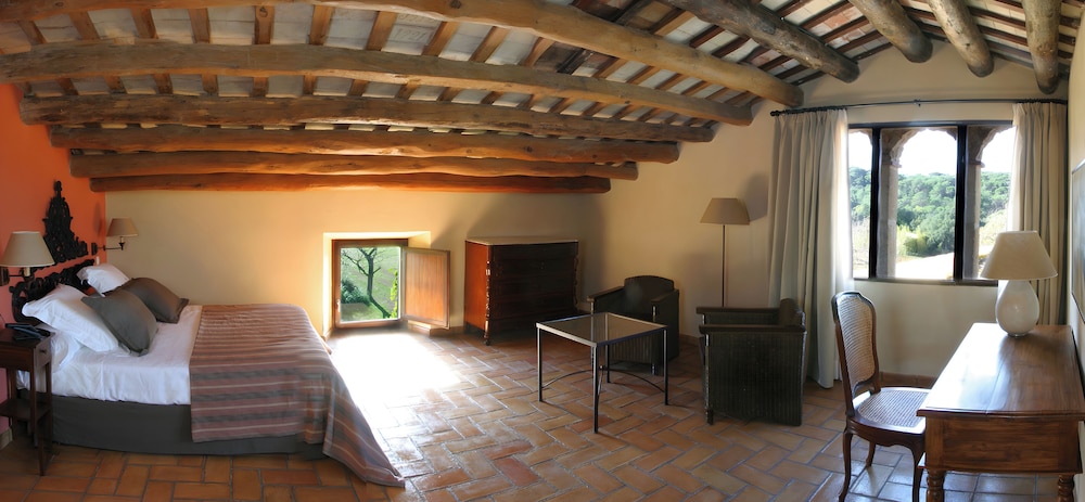 Standard Double Room - Photo 11