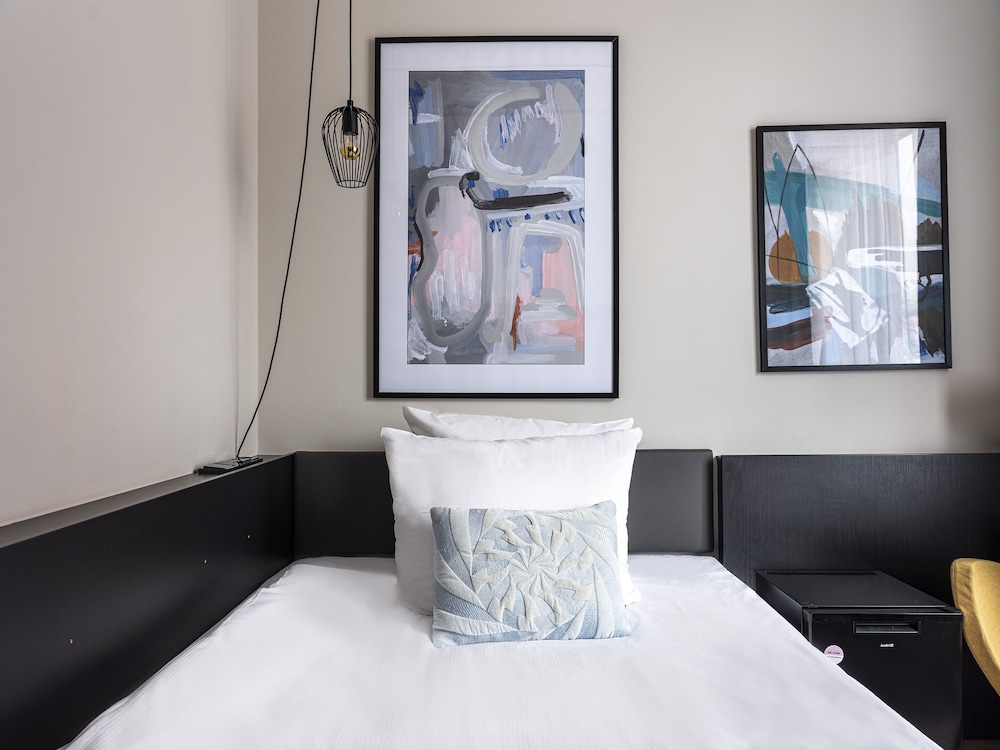 M Room - Single Bed, Stairs Access Only - Photo 3