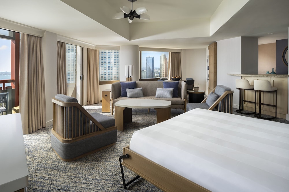 Luxury Suite, 1 Queen Bed - Photo 5