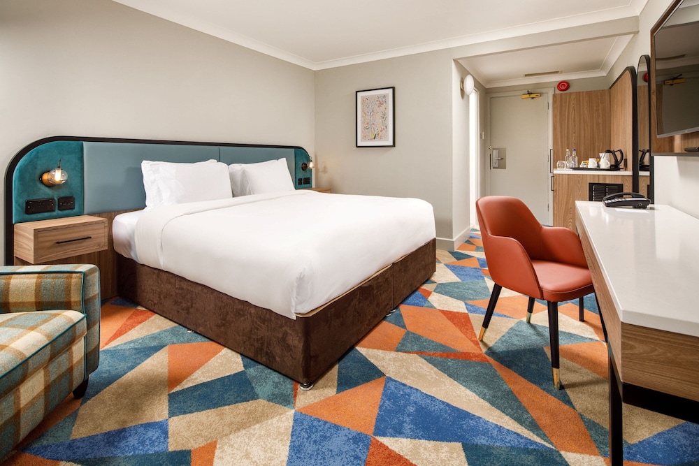 Superior Room, 1 King Bed photo 1