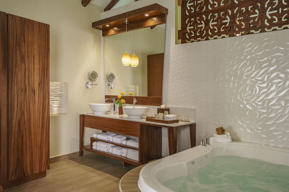 PALAFITOS ELITE OVERWATER BUNGALOW