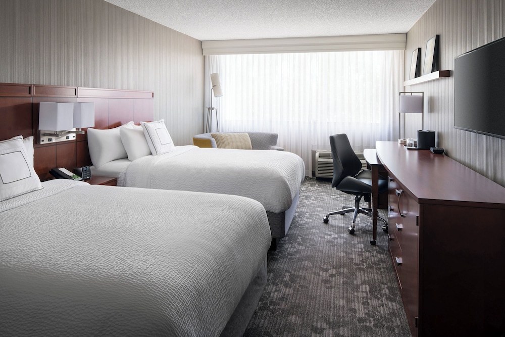 Room, 2 Double Beds (Mobility Accessible, Roll-In Shower)