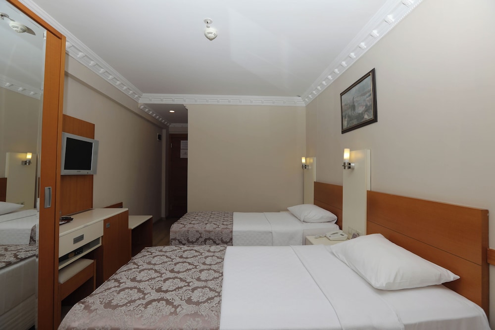 Classic Twin Room, City View photo 3