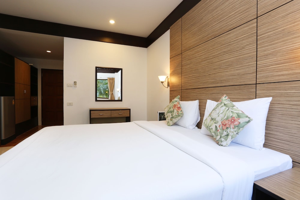 Corner Room - Photo 8