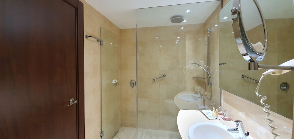 Twin Room - Photo 10