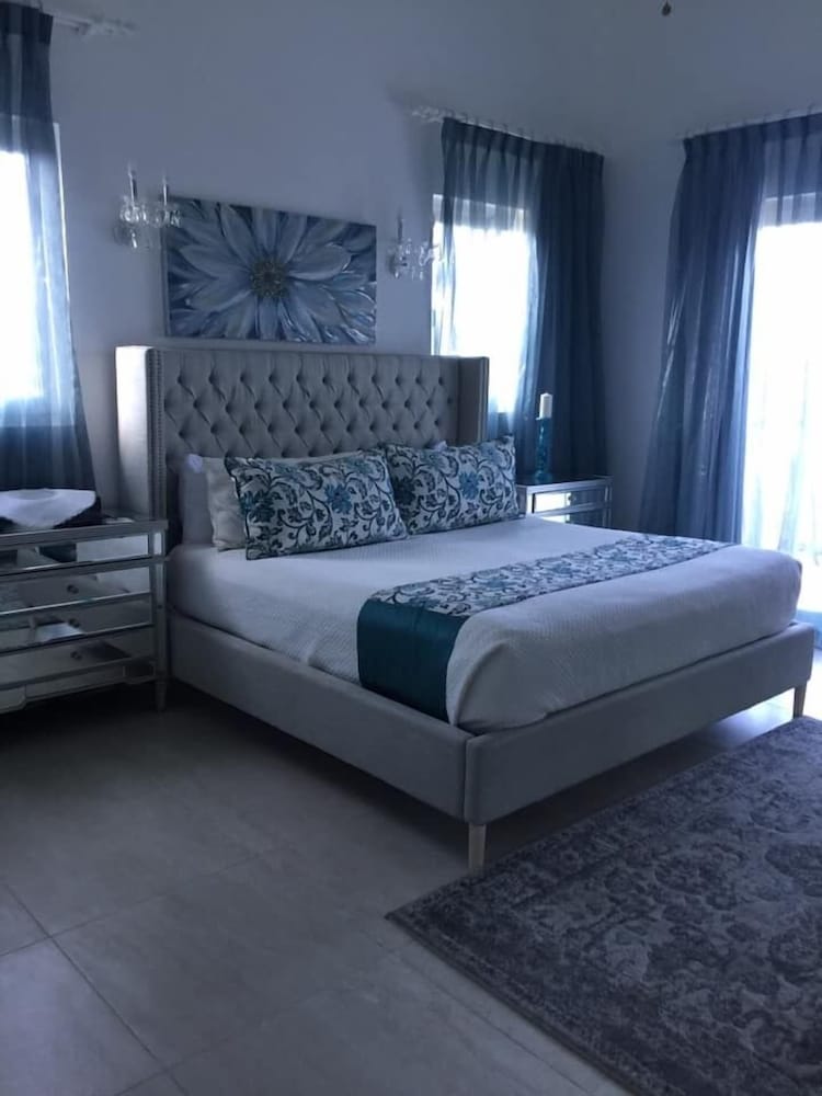 Luxury Villa photo 1