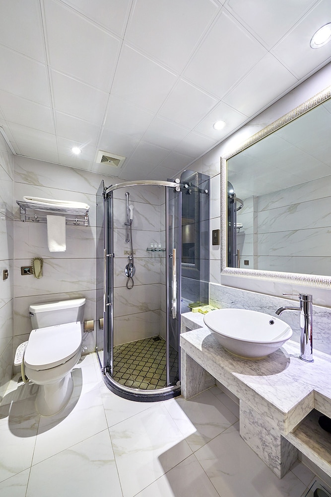 Deluxe City-view King Room - Photo 2