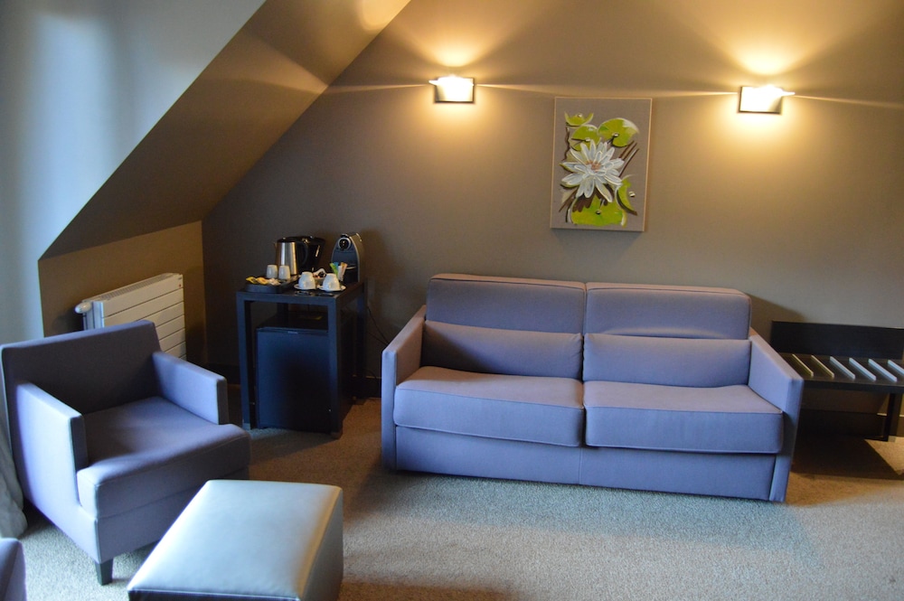 Suite, Lake View - Photo 5