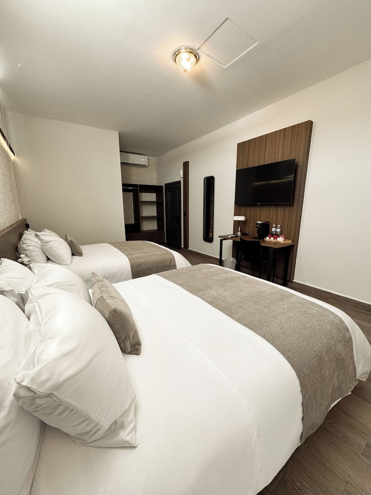 Double Room, 2 Queen Beds