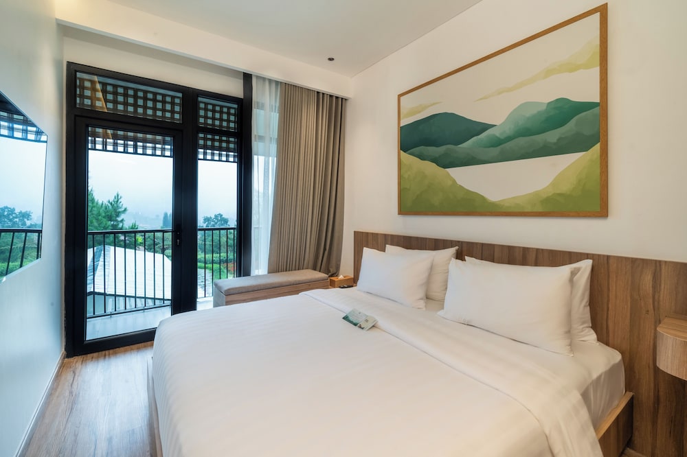Deluxe Double Room, Lake View photo 1