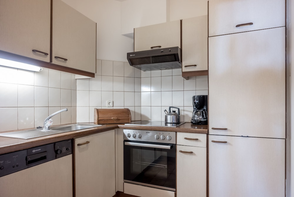 Apartment, 2 Bedrooms, Balcony, Corner photo 2