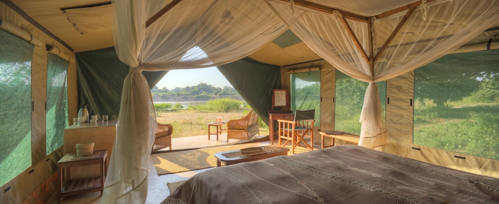 Luxury Tent, 1 Bedroom, River View (Safari) photo 1