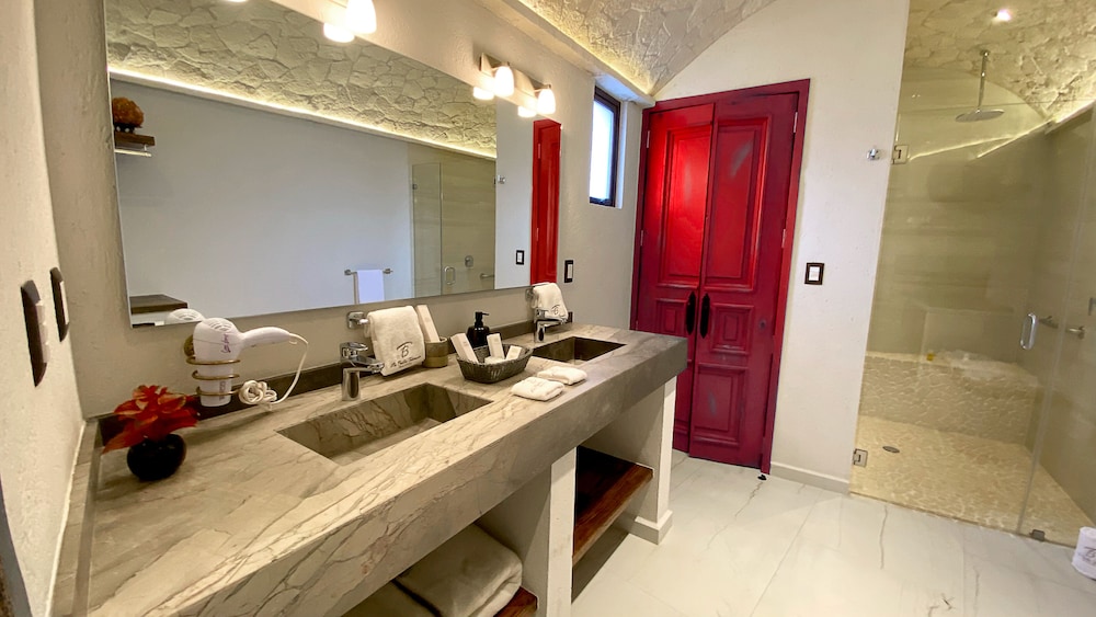 Comfort Double Room, 2 Queen Beds, Balcony, Resort View photo 2