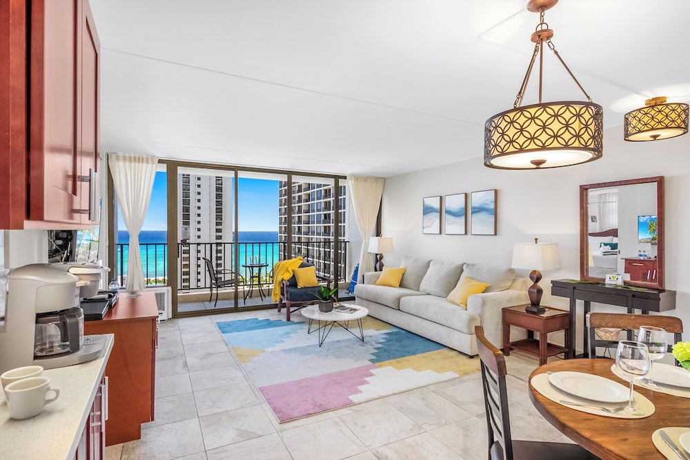 High Floor Ocean View Condo (King Bed and Parking): Condo, 1 Bedroom, Ocean View (0123) photo