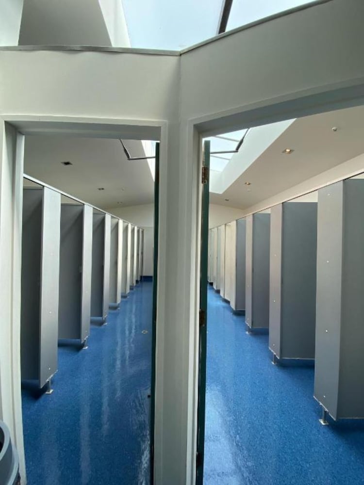 Standard Suite, 1 Bedroom, Non Smoking, Shared Bathroom (Standard Twin Private) photo 3