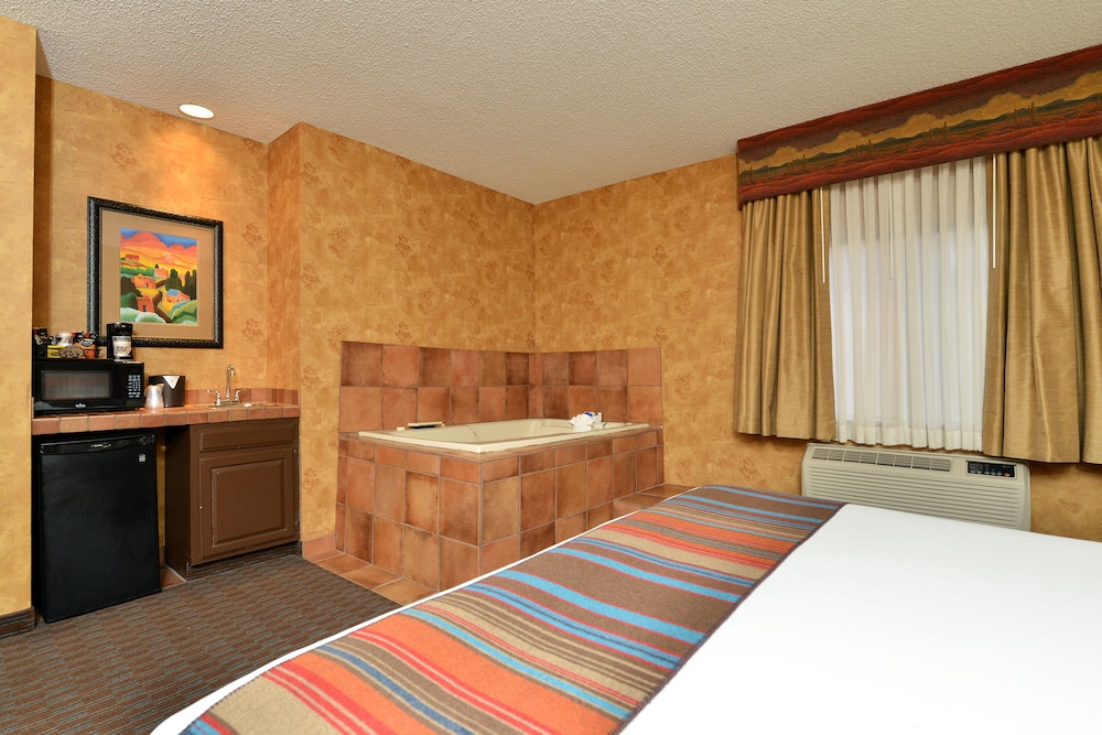 Suite, 1 King Bed, Non Smoking, Jetted Tub - Photo 1