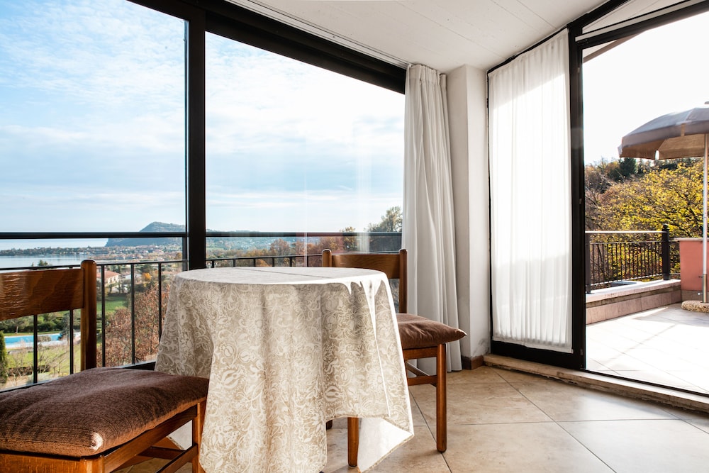 Junior Studio Suite, Lake View photo 3