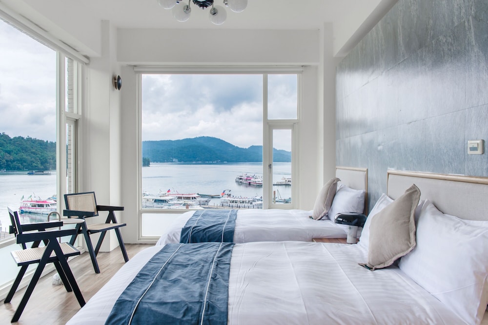 Deluxe Quadruple Room, Lake View - Photo 12