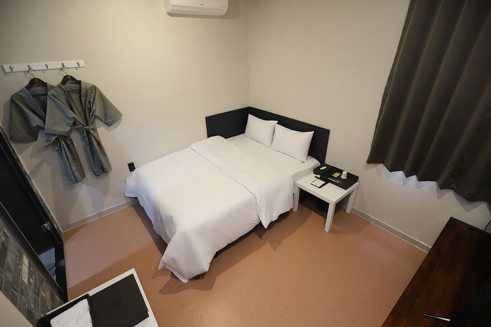 Standard Double Room - Photo 4