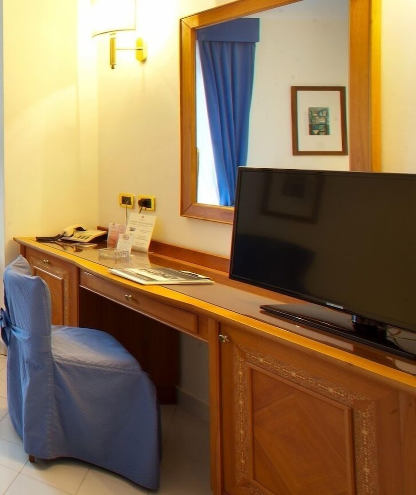 Classic Double or Twin Room, Sea View - Photo 2