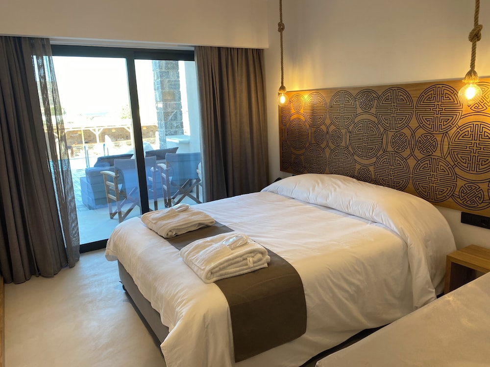 Superior Room with Shared Pool photo 1
