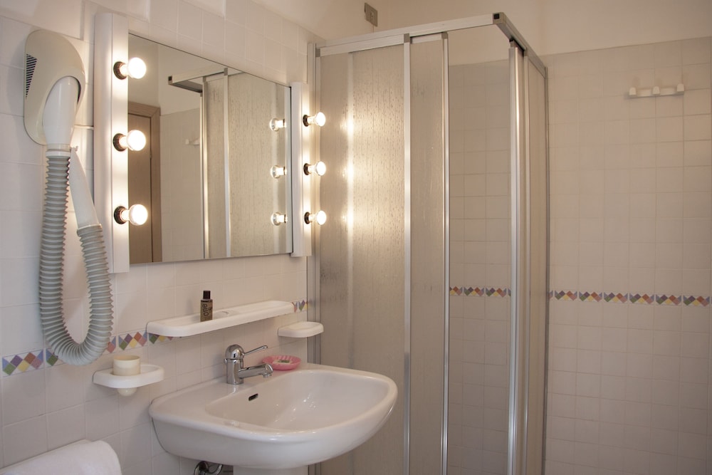 Economy Double Room Single Use photo 3