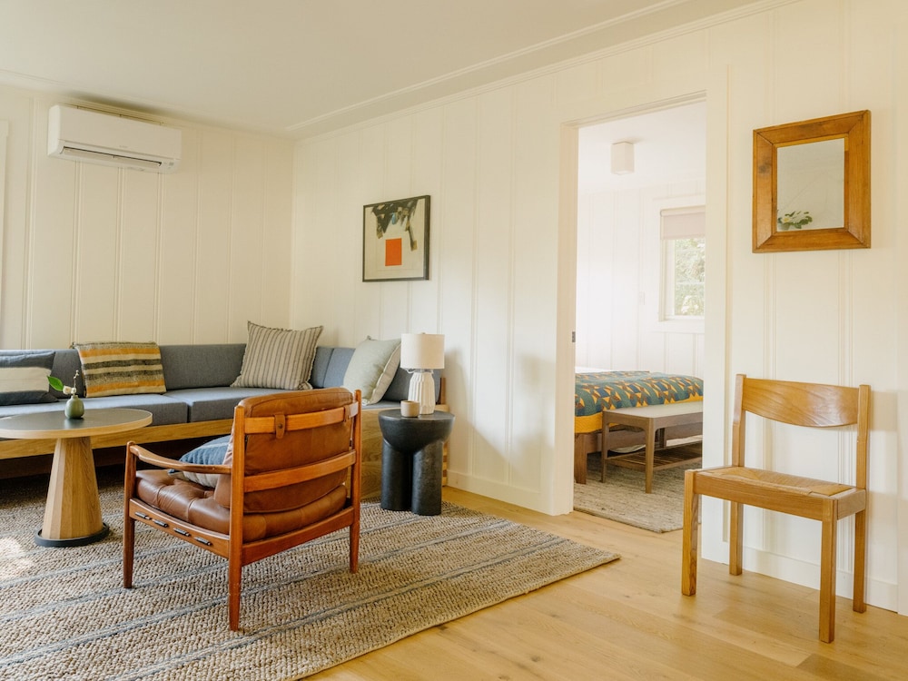 Grove One Bedroom Cottage - 1 King - Photo 2