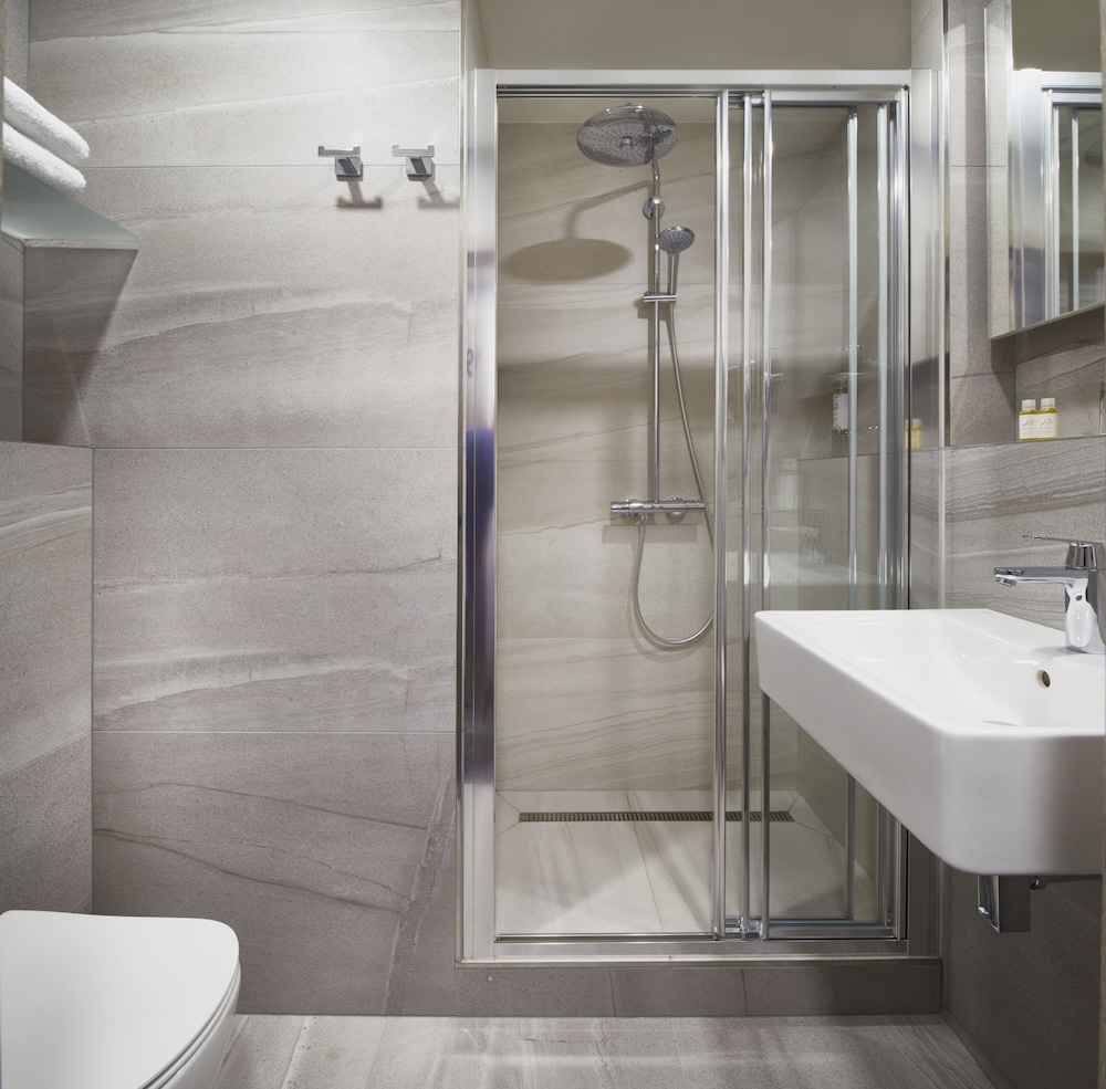 Executive Double Room, Pool Access - Photo 10
