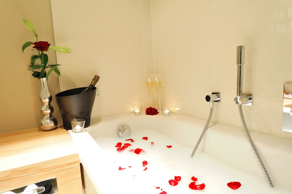 Executive Room - Photo 15