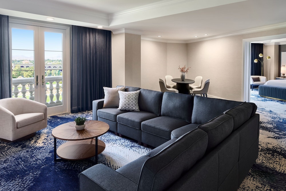 Suite, 1 Bedroom - Photo 1