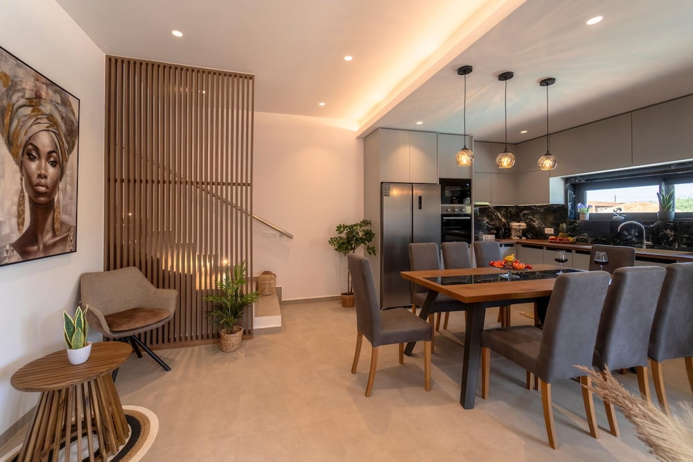 Villa photo 2