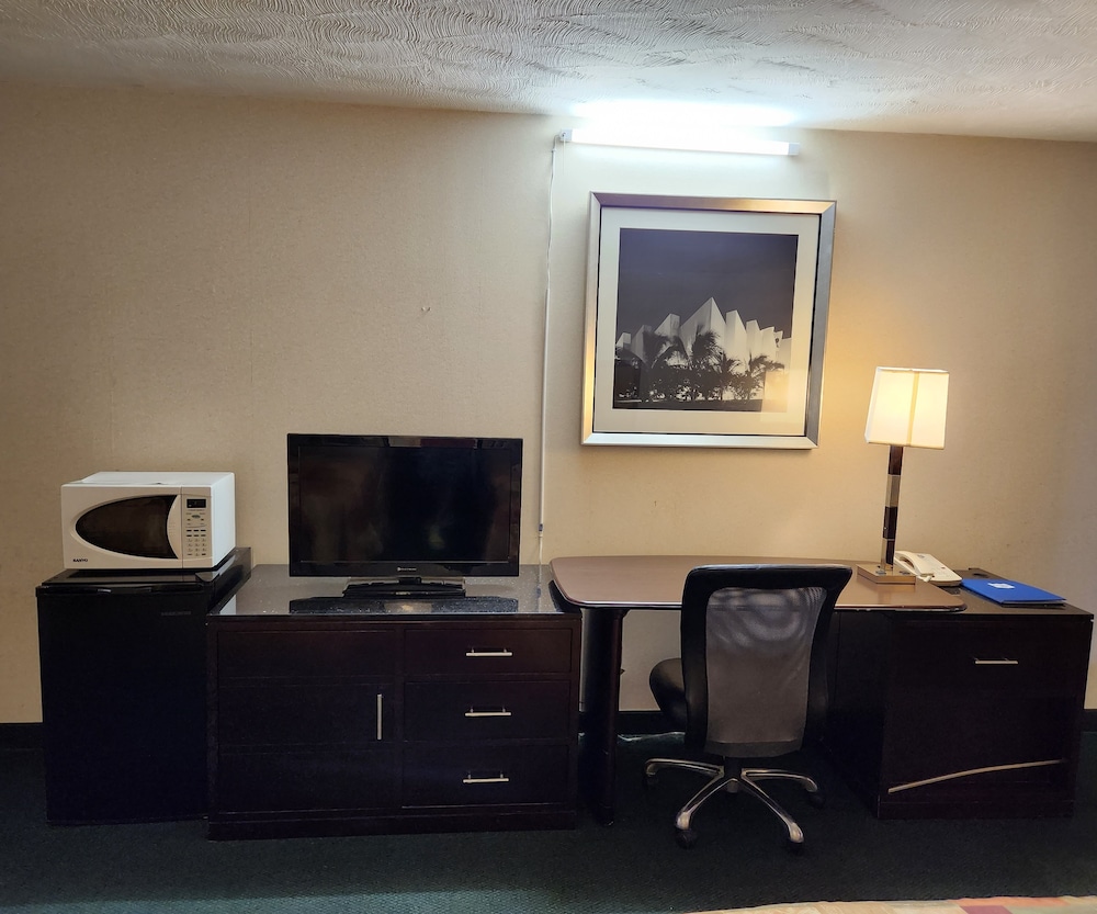 Room, 2 Queen Beds - Photo 2