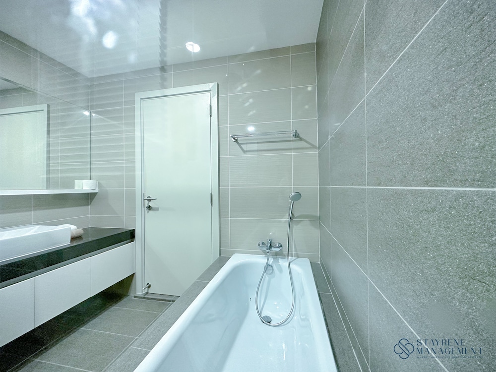Comfort Apartment, 3 Bedrooms, Non Smoking - Photo 17
