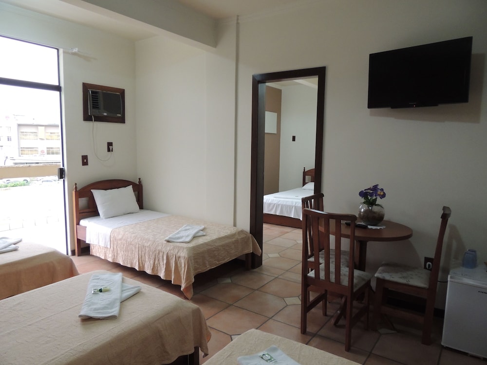 Room (Sextuple)