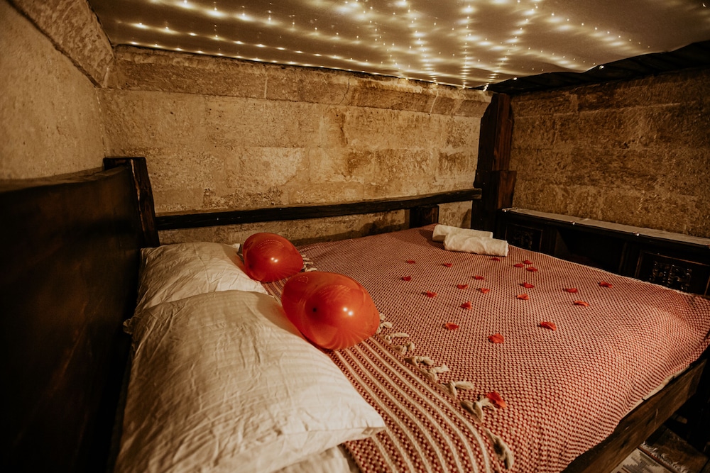 Honeymoon Room photo 1