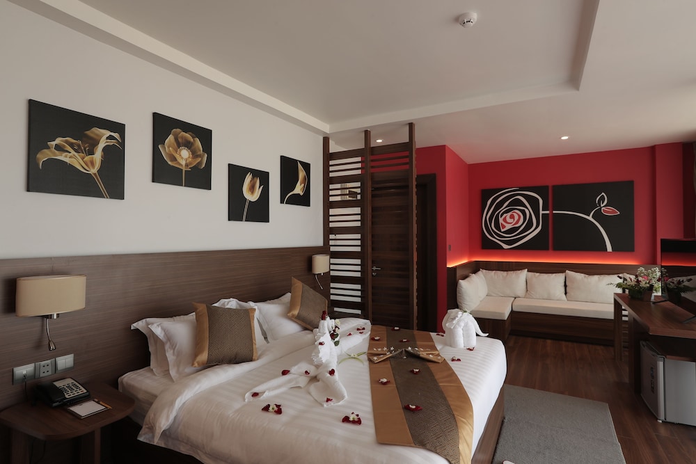 Executive Suite, 1 Double Bed, Bathtub, Sea View