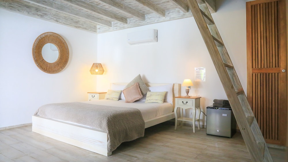 Superior Quadruple Room, Poolside