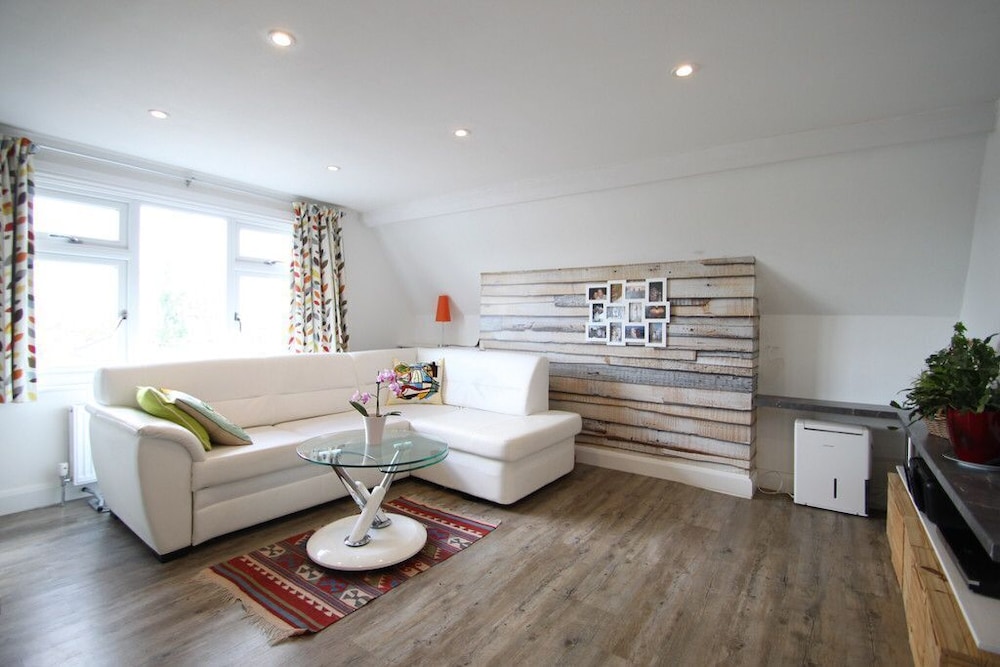 Basic Apartment photo 3
