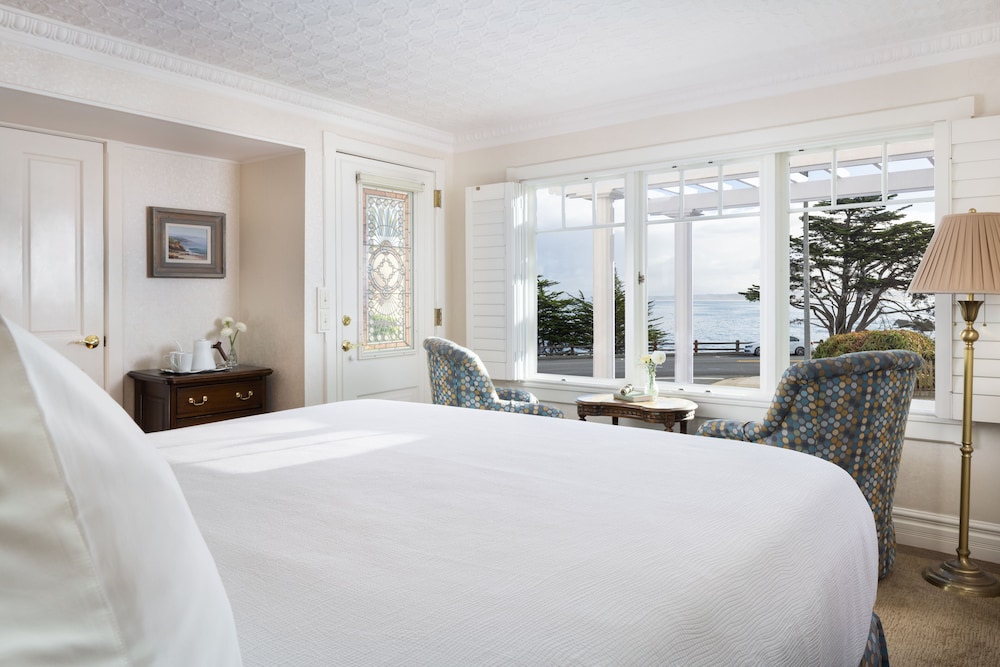 Premium Room, 1 King Bed, Partial Ocean View