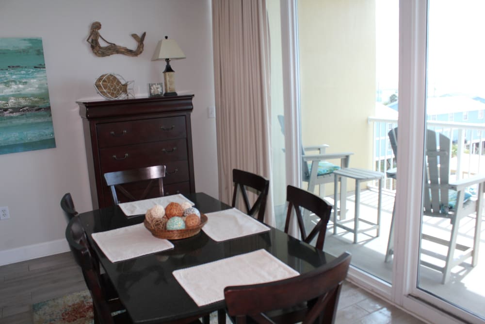 Condo, 2 Bedrooms, Balcony, Ocean View (406) photo 3